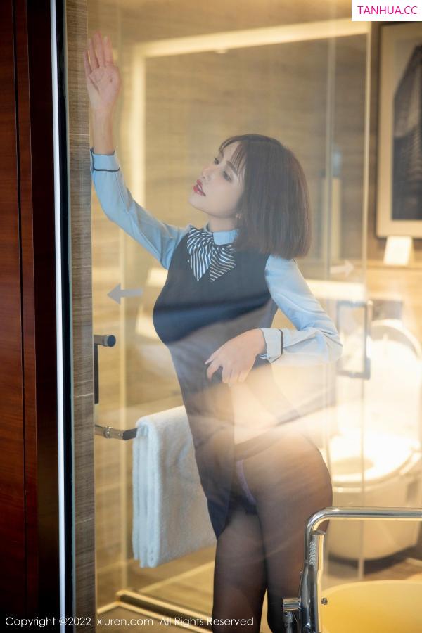 宋愉愉  [XiuRen]高清写真图 2022.10.19 No.5727 宋愉愉 黑丝制服第11张图片
